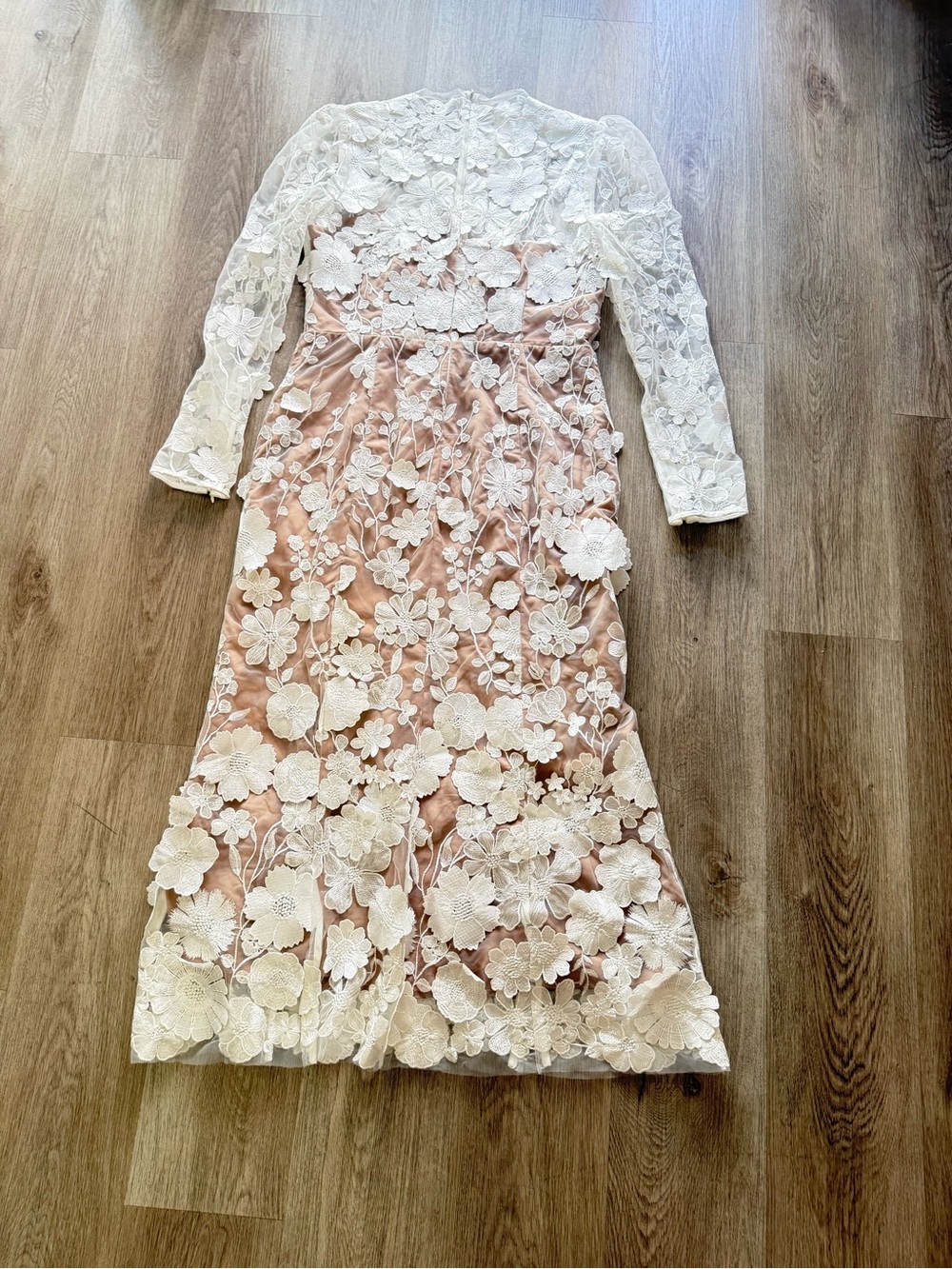 elliatt shannon white 3d floral embellished midi bridal wedding dress Size XXL - Picture 9 of 13